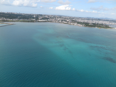 エメラルドグリーンの海